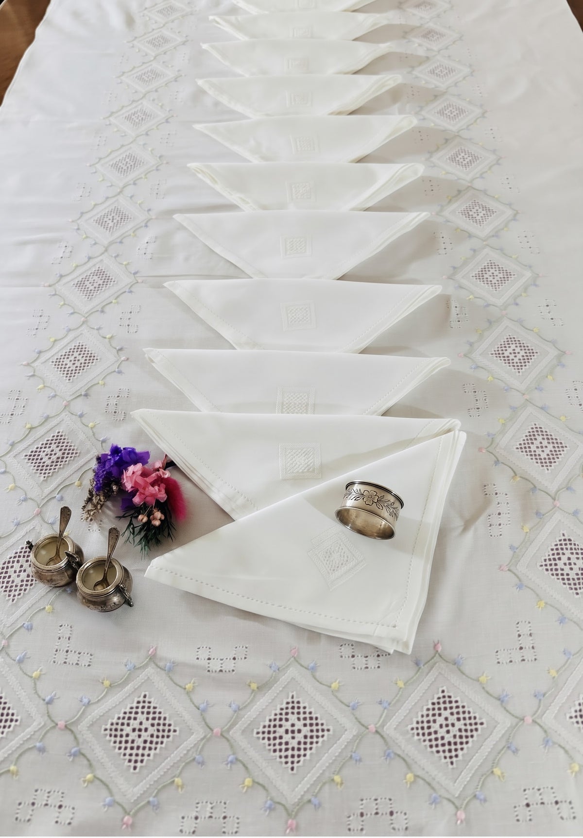 TOVAGLIA RETTANGOLARE MISTO LINO E COTONE BIANCO RICAMO A MANO PUNTO ERBA CM 160x260. (@.VS270)