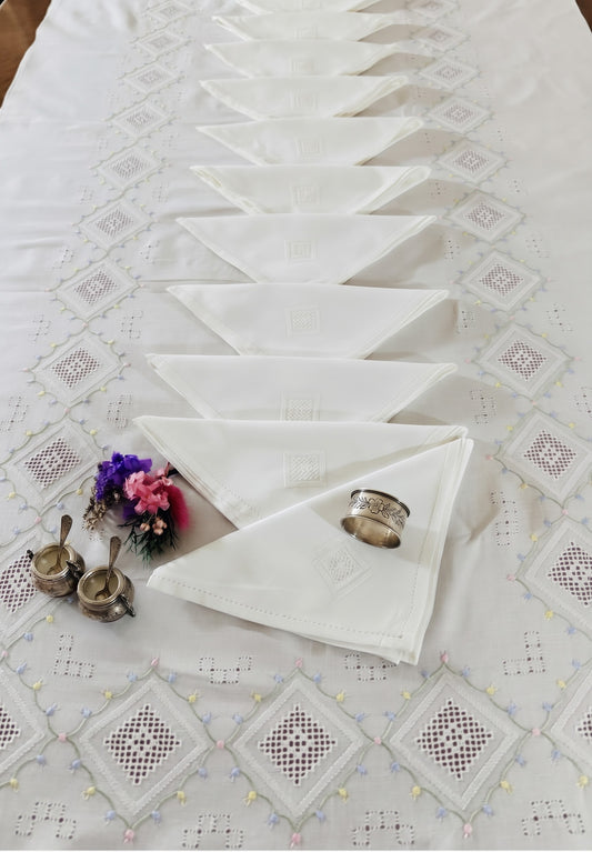 TOVAGLIA RETTANGOLARE MISTO LINO E COTONE BIANCO RICAMO A MANO PUNTO ERBA CM 160x260. (@.VS270)