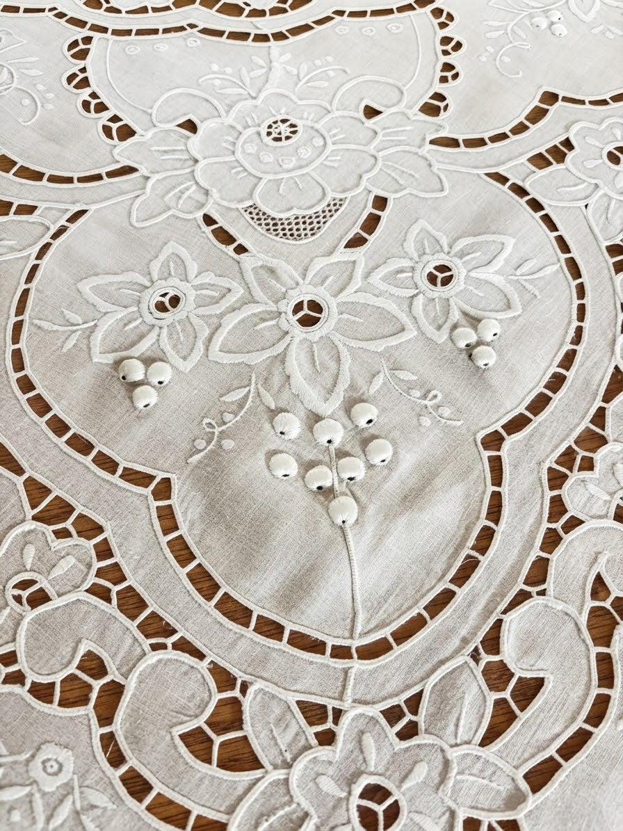 TOVAGLIA RETTANGOLARE PURO LINO BIANCO RICAMO INTAGLIO E PUNTO PIENO CM 160x220 ( @. perla romantica)