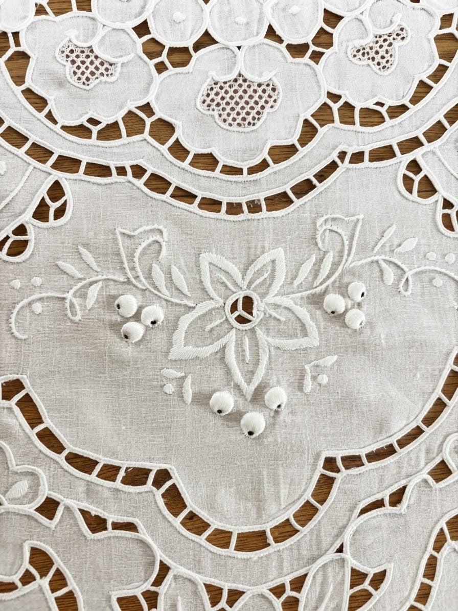 TOVAGLIA RETTANGOLARE PURO LINO BIANCO RICAMO INTAGLIO E PUNTO PIENO CM 160x220 ( @. perla romantica)