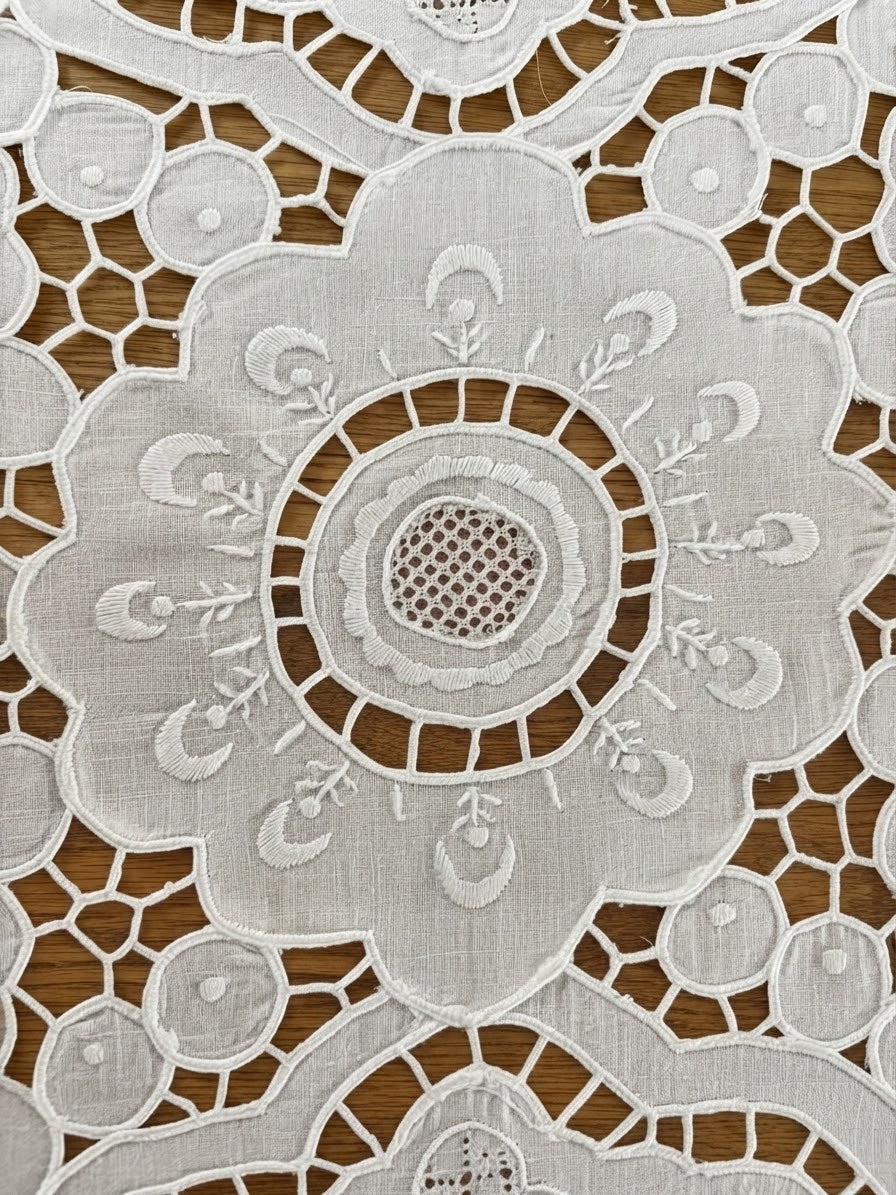 TOVAGLIA RETTANGOLARE PURO LINO BIANCO RICAMO INTAGLIO E PUNTO PIENO CM 160x220 ( @. perla romantica)