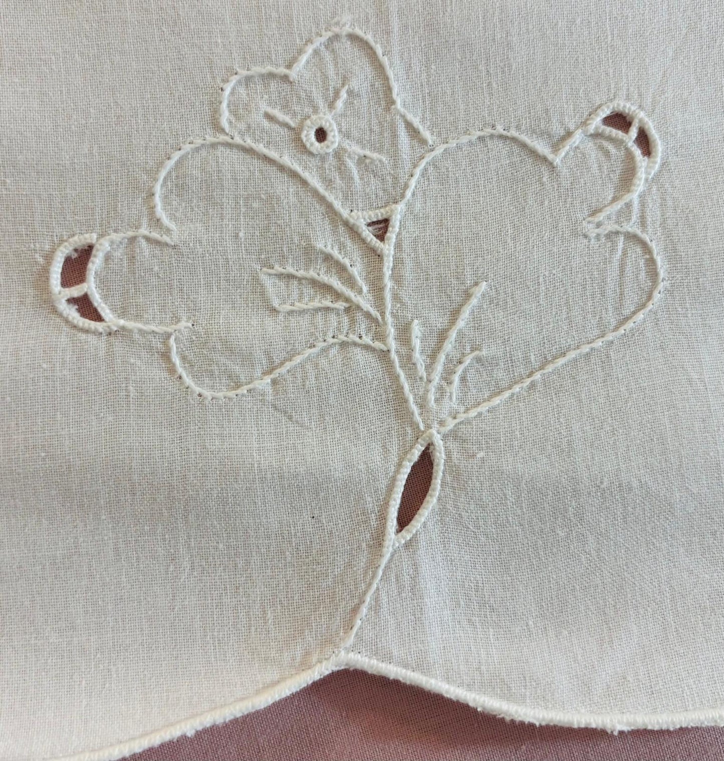 TOVAGLIA ROTONDA PURO COTONE BIANCO RICAMO A MANO INTAGLIO E PUNTO PIENO DIAMETRO CM 170 (F.P)