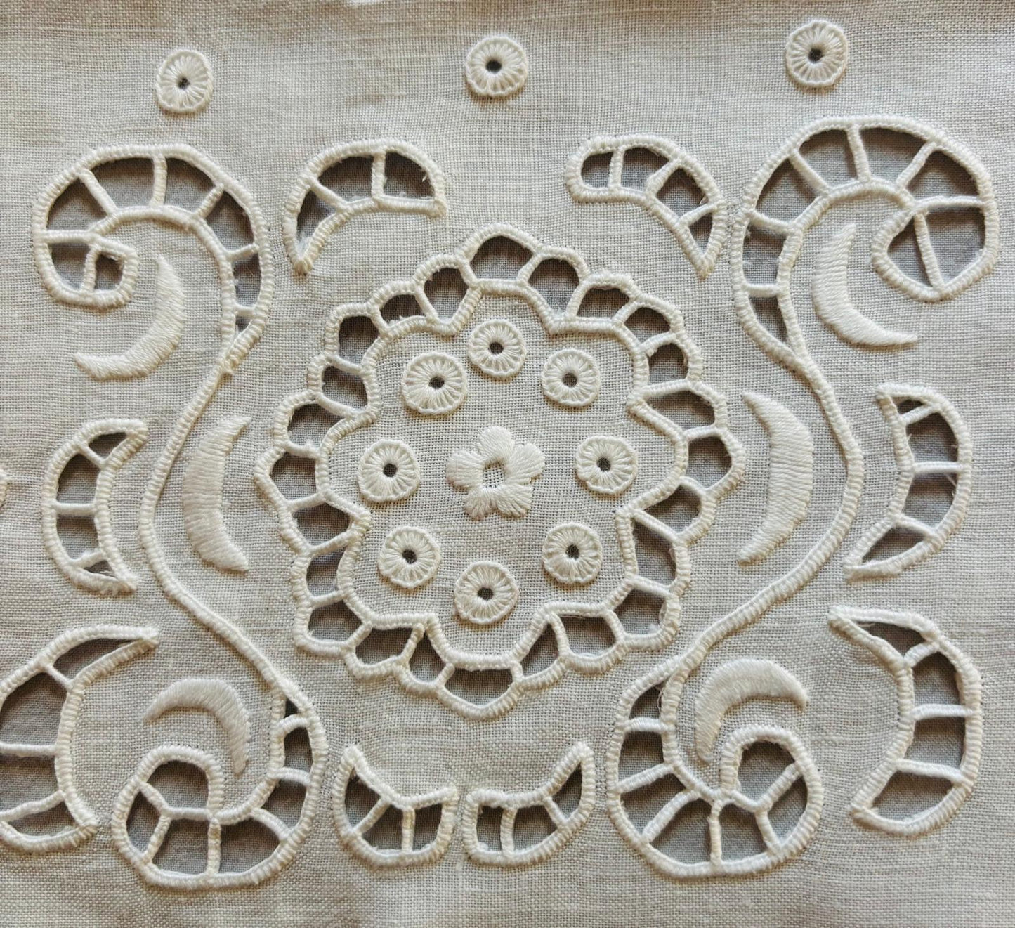 COPRILETTO PURO LINO BIANCO RICAMO A MANO INTANTO CM 235x270