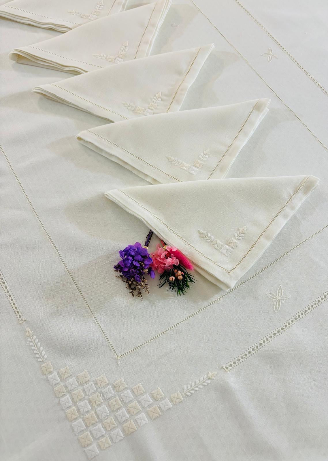 TOVAGLIA RETTANGOLARE MISTO LINO E POLIESTERE AVORIO RICAMO A MANO PUNTO PIENO CM 170x270 (D)