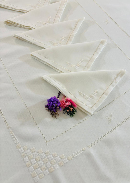 TOVAGLIA RETTANGOLARE MISTO LINO E POLIESTERE AVORIO RICAMO A MANO PUNTO PIENO CM 170x270 (D)