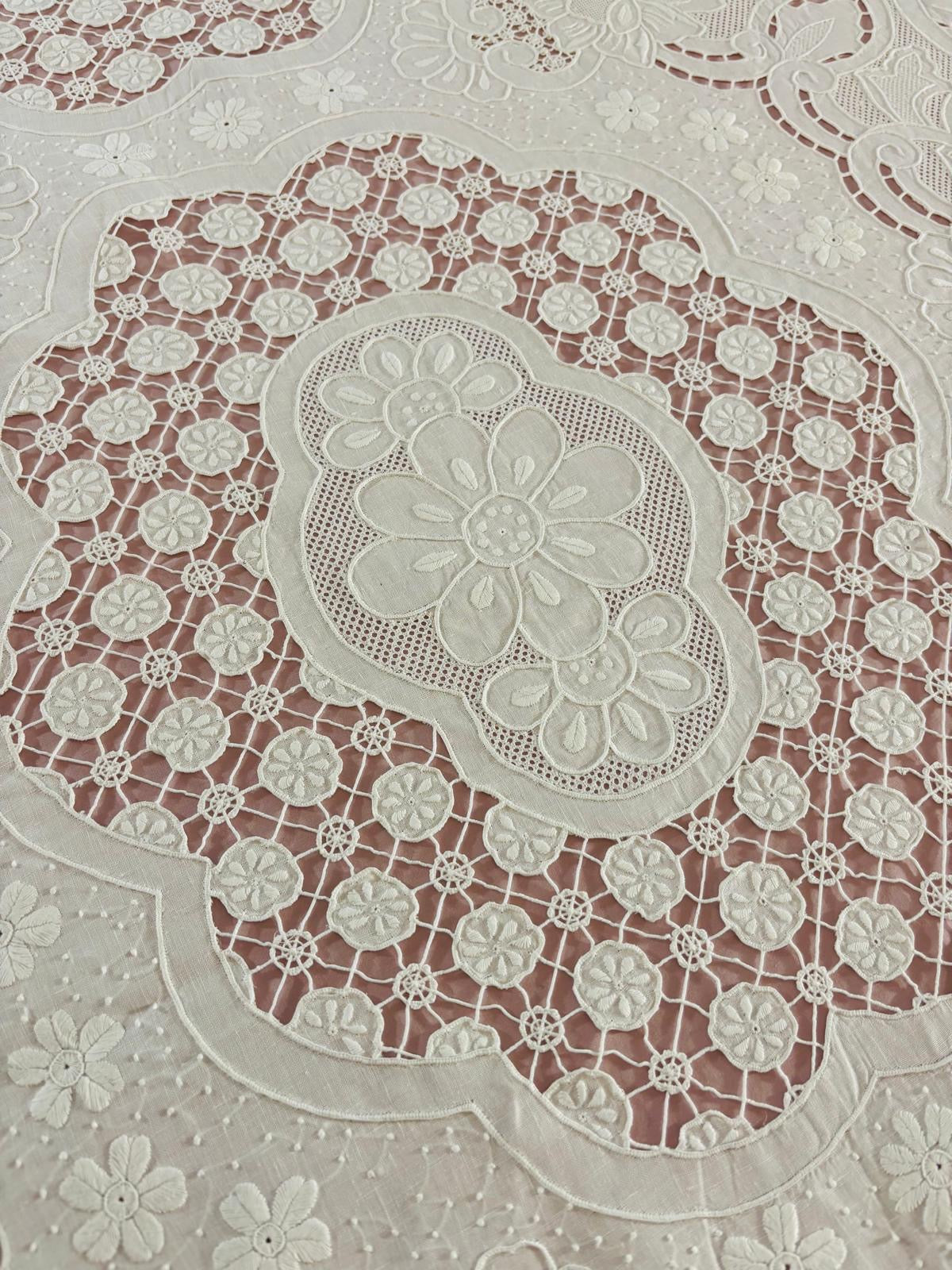 TOVAGLIA RETTANGOLARE PURO LINO BIANCO RICAMO A MANO PUNTO PIENO E INTAGLIO CM 167x265 (G.P)