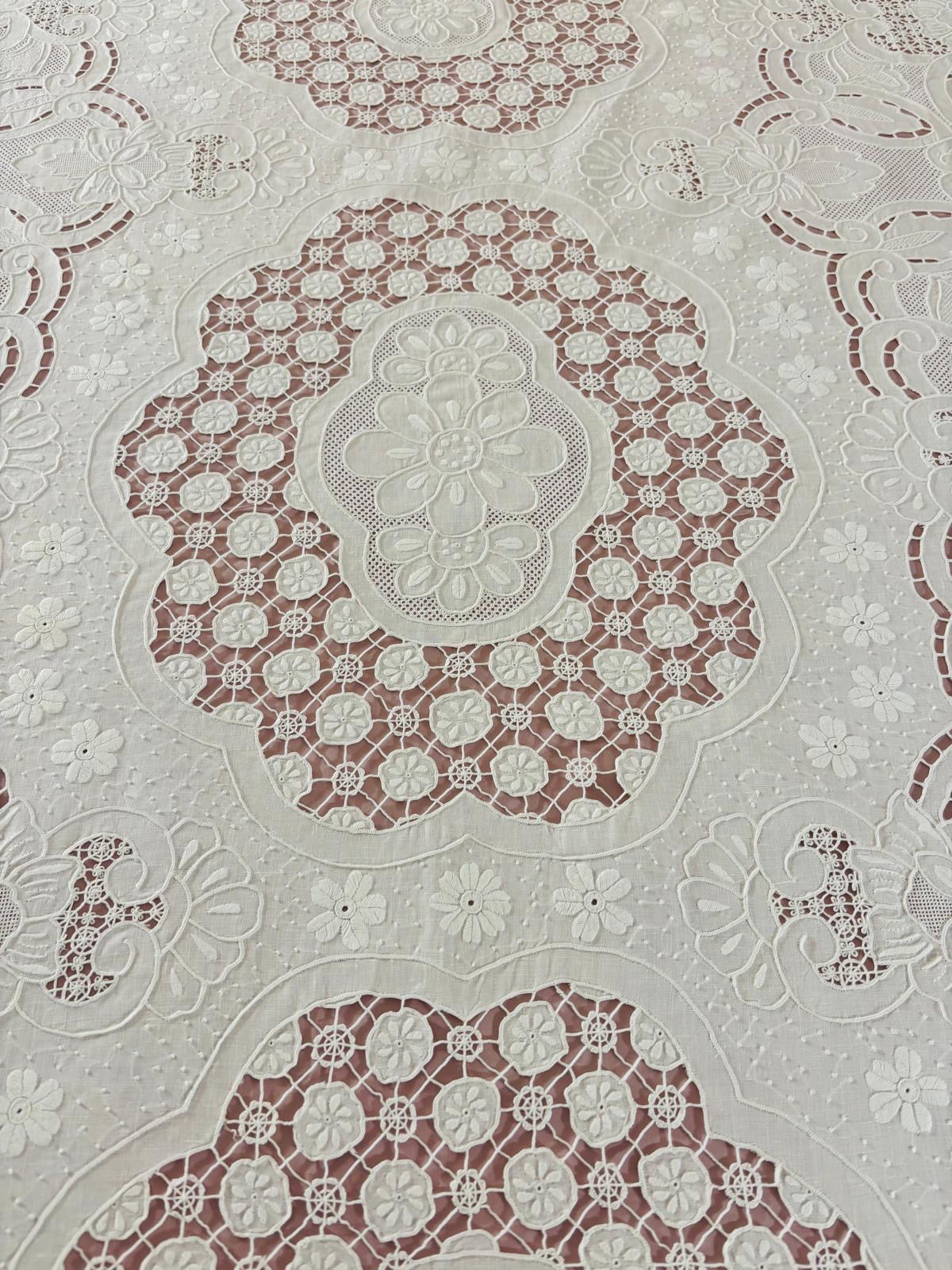 TOVAGLIA RETTANGOLARE PURO LINO BIANCO RICAMO A MANO PUNTO PIENO E INTAGLIO CM 167x265 (G.P)