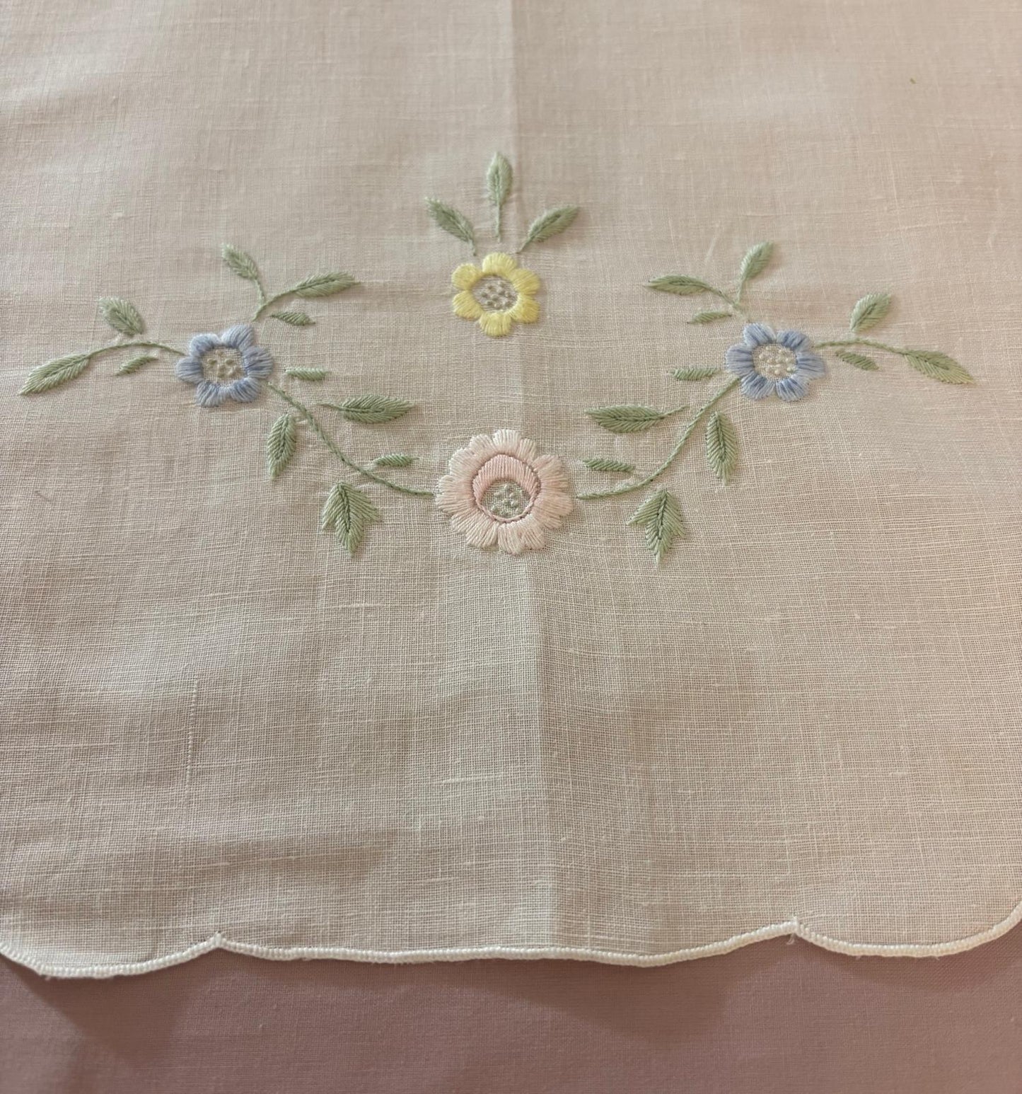 TOVAGLIA ROTONDA MISTO LINO E COTONE BIANCO RICAMO A MANO PUNTO PIENO DIAMETRO CM 175 (FM)
