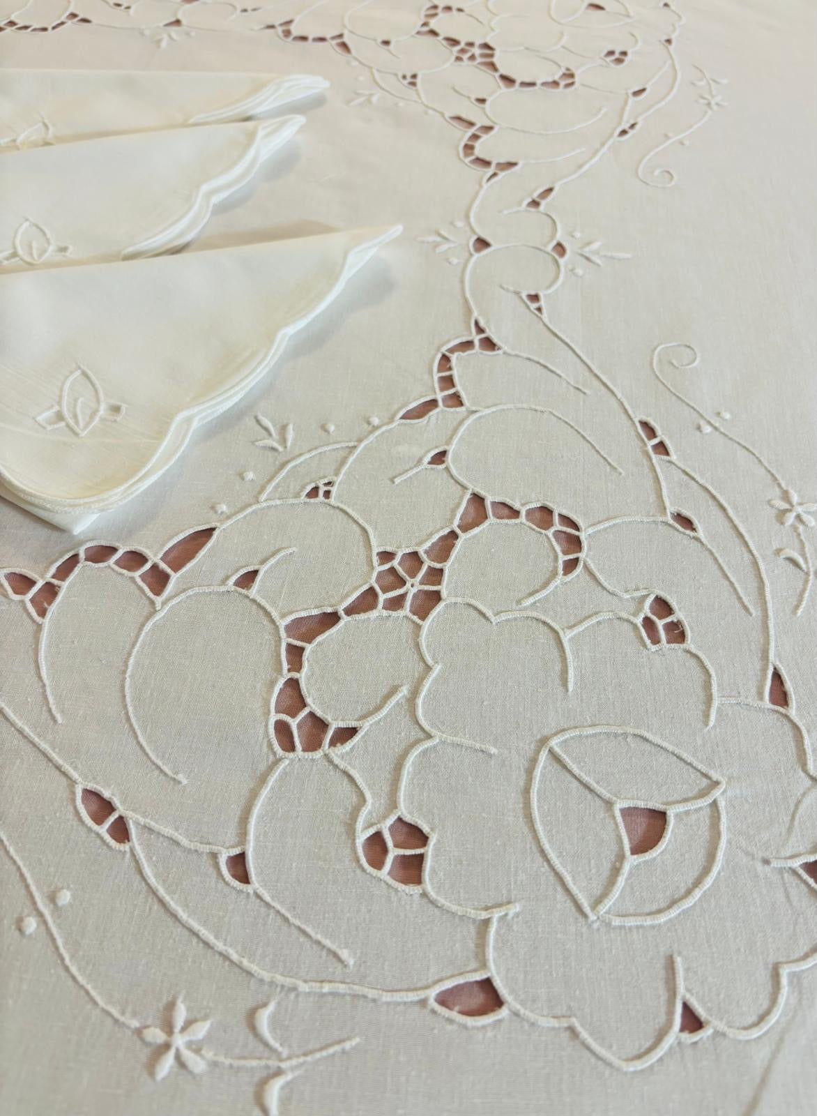 TOVAGLIA ROTONDA PURO COTONE BIANCO RICAMO A MANO INTAGLIO E PUNTO PIENO DIAMETRO CM 170 (F.V)