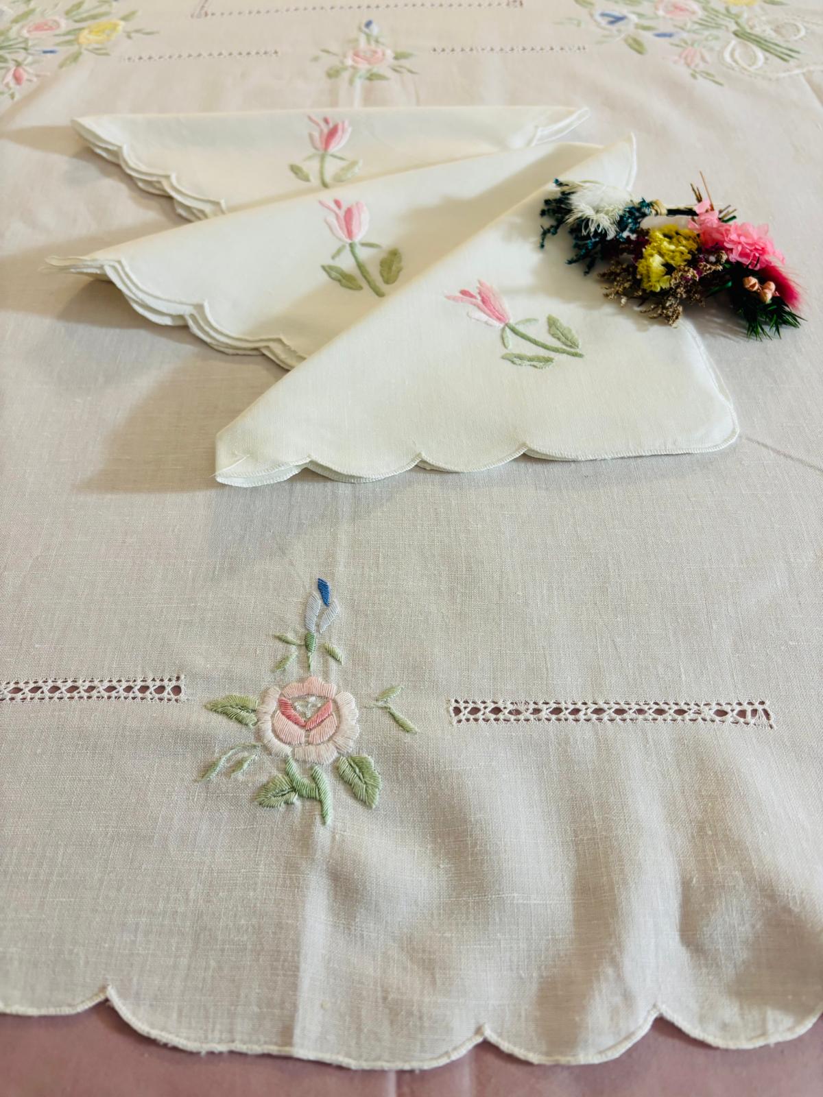 TOVAGLIA ROTONDA MISTO LINO E COTONE BIANCO RICAMO A MANO PUNTO PIENO DIAMETRO CM 175 (FG)