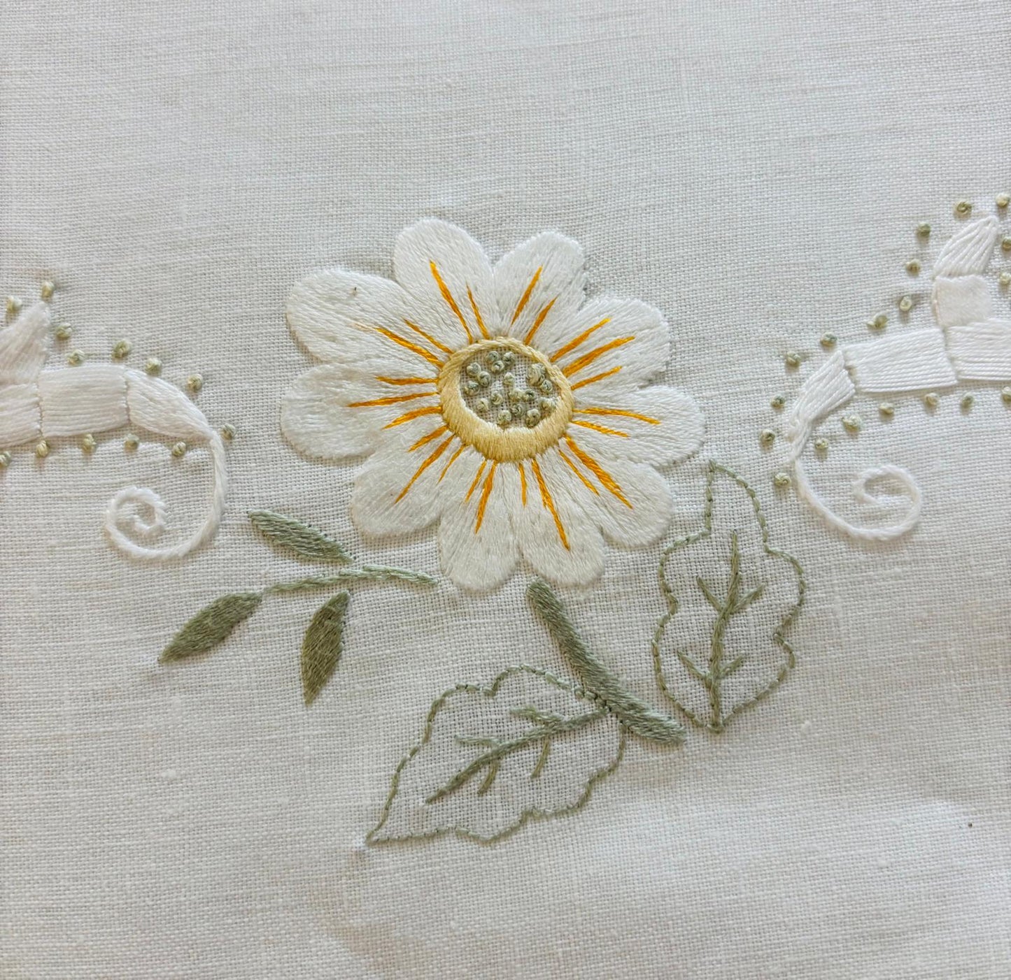 TOVAGLIA RETTANGOLARE MISTO LINO E COTONE BIANCO RICAMO A MANO PUNTO PIENO CM 170x270 (MGML)