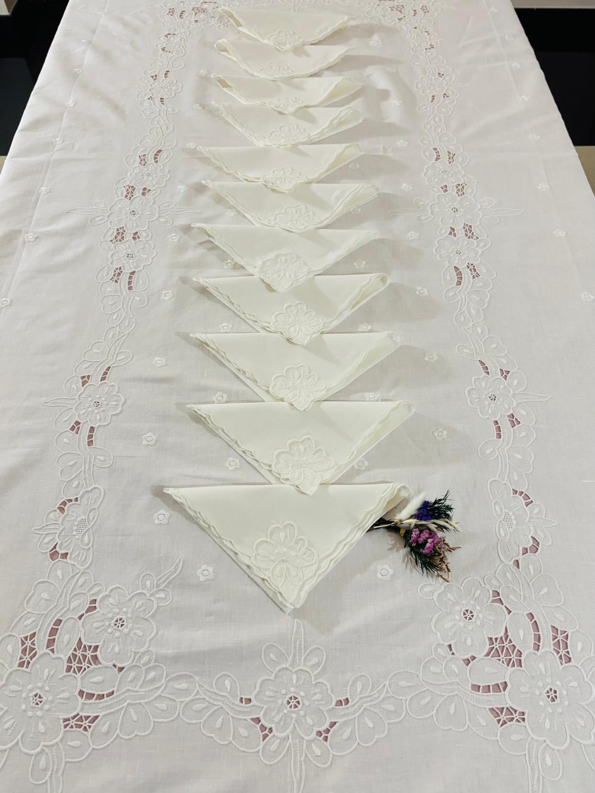 TOVAGLIA RETTANGOLARE PURO LINO BIANCO RICAMO A MANO PUNTO PIENO E INTAGLIO CM 170x260 (5P)