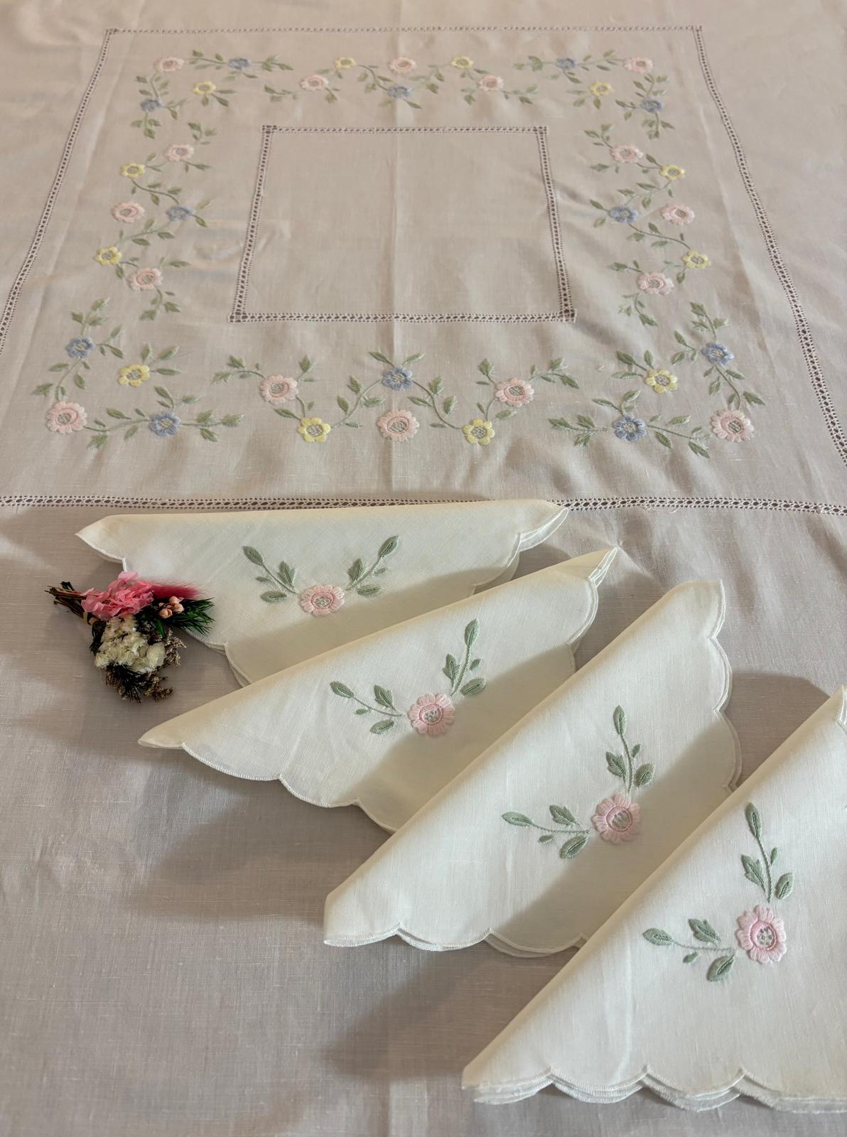 TOVAGLIA ROTONDA MISTO LINO E COTONE BIANCO RICAMO A MANO PUNTO PIENO DIAMETRO CM 175 (FM)
