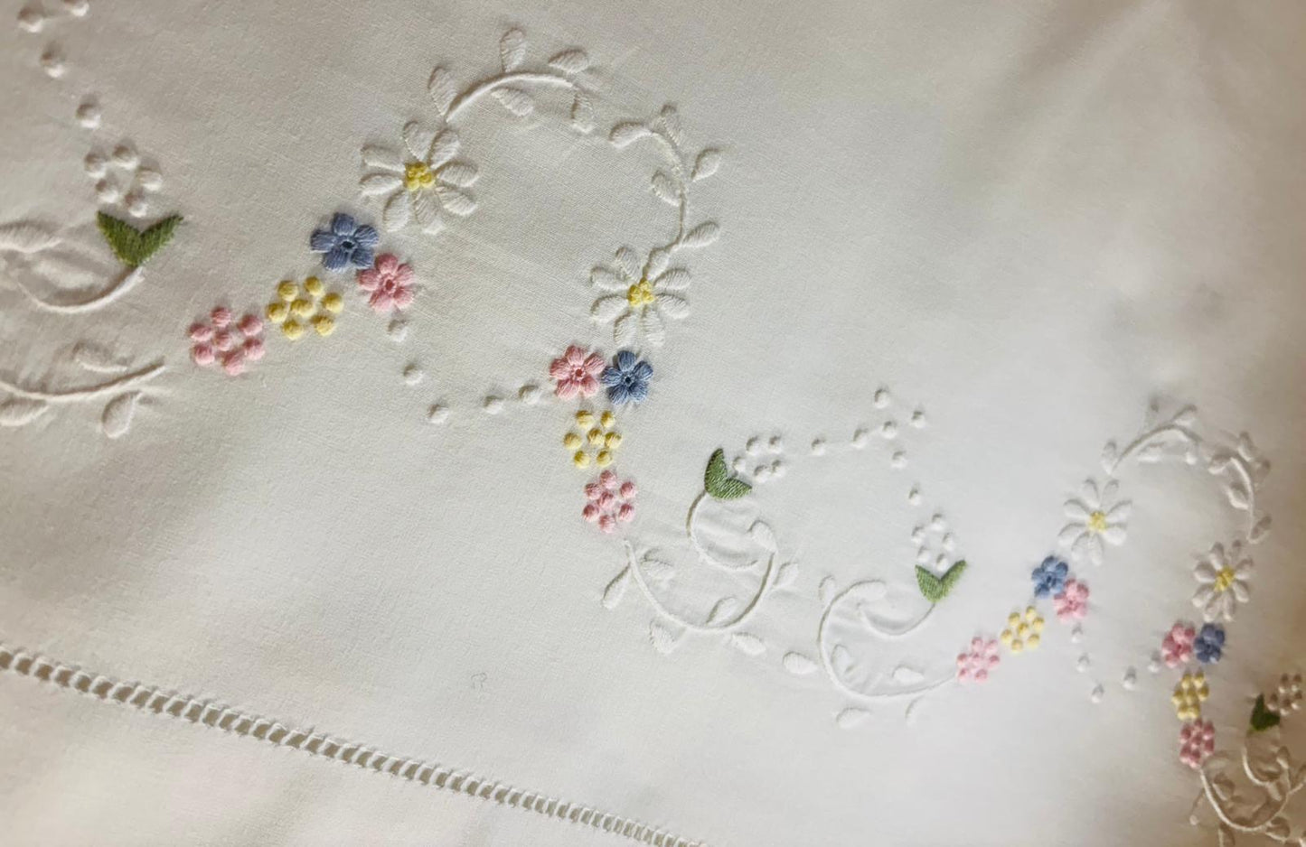 LENZUOLO COTONE PERCALLE RICAMO A MANO PUNTO PIENO BIANCO CM 270x290 VAR.2