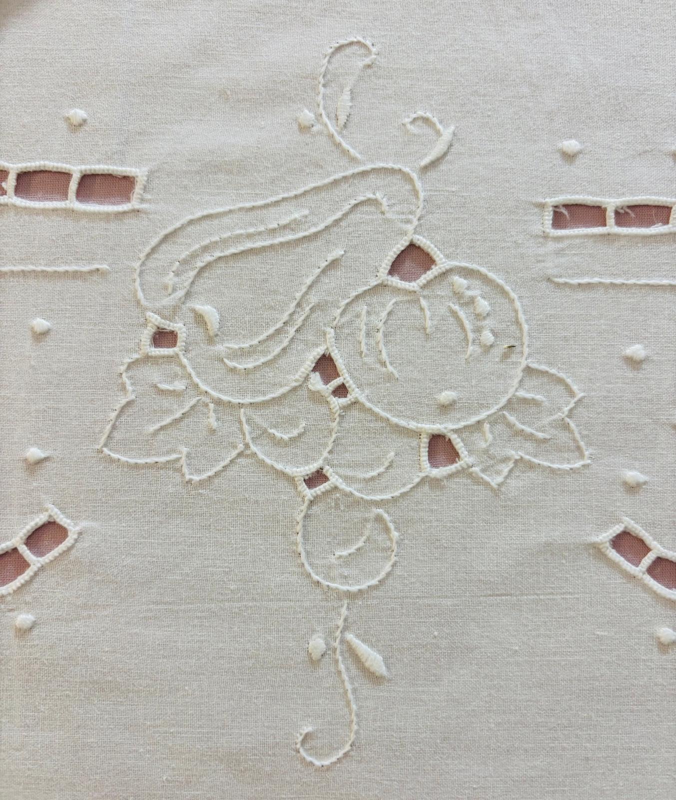 TOVAGLIA RETTANGOLARE PURO COTONE BIANCO RICAMO A MANO INTAGLIO & PUNTO PIENO CM 160x270