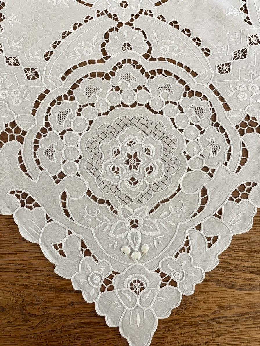 TOVAGLIA RETTANGOLARE PURO LINO BIANCO RICAMO INTAGLIO E PUNTO PIENO CM 160x220 ( @. perla romantica)