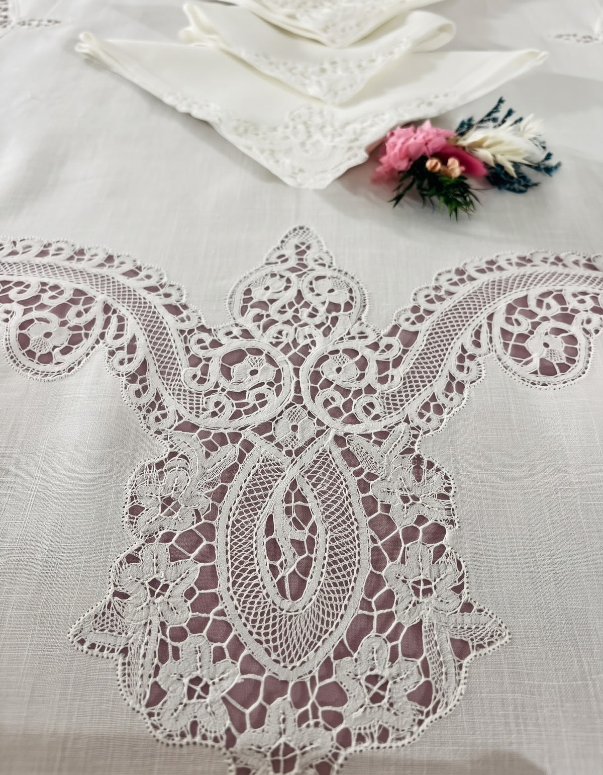 RECTANGULAR TABLECLOTH PURE WHITE LINEN AND CANTU LACE CM 165x275 (@.pzCantu’)