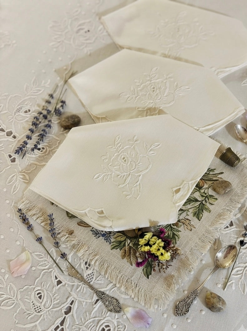 TOVAGLIA RETTANGOLARE PURO LINO BIANCO RICAMO A MANO PUNTO PIENO E INTAGLIO CM 170x265 (RS)