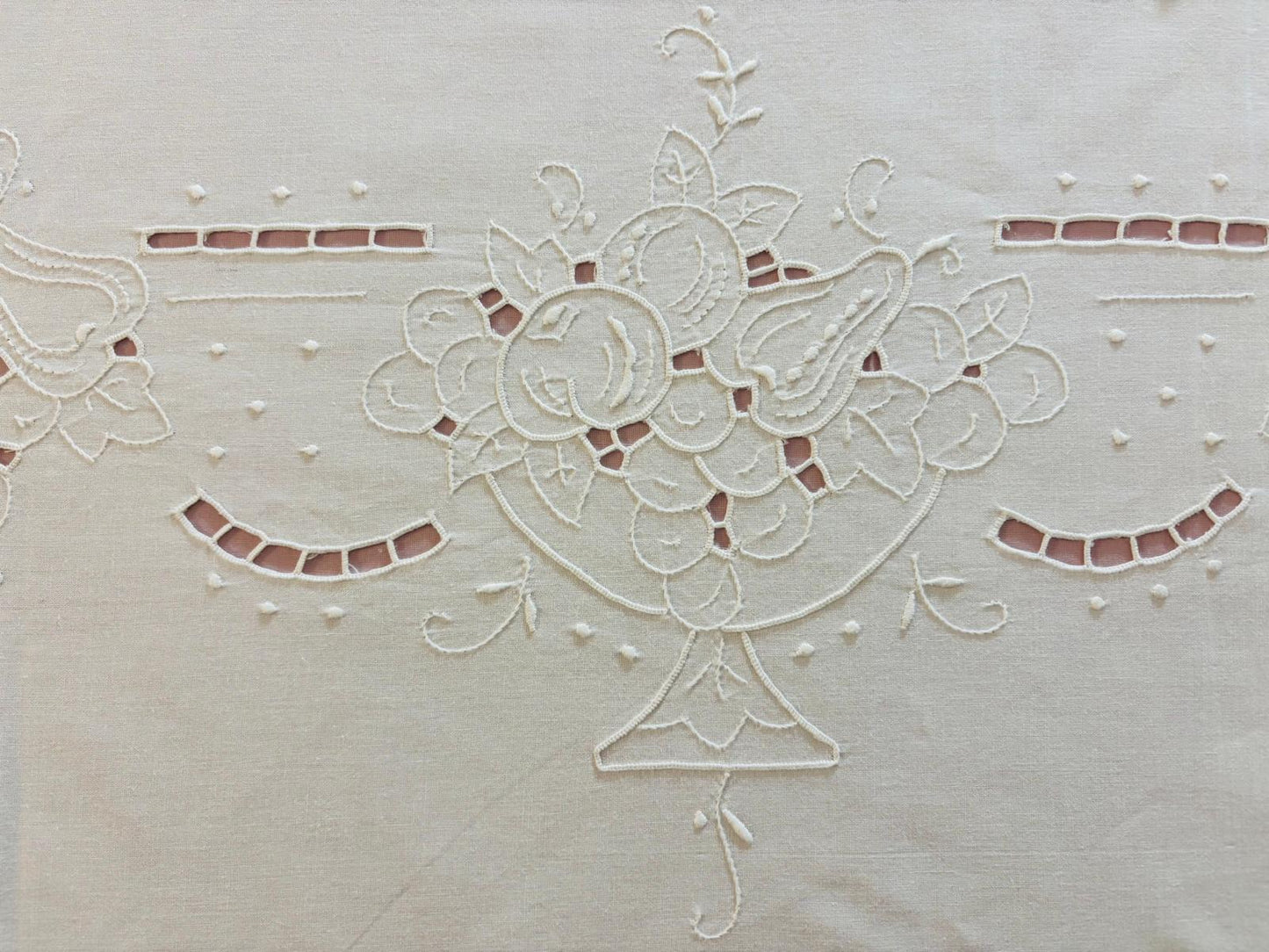 TOVAGLIA RETTANGOLARE PURO COTONE BIANCO RICAMO A MANO INTAGLIO & PUNTO PIENO CM 160x270