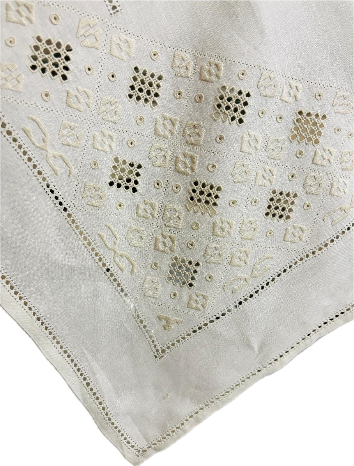 TOVAGLIA RETTANGOLARE PURO LINO ECRU ‘ RICAMO A MANO PUNTO ANTICO CM 170x265