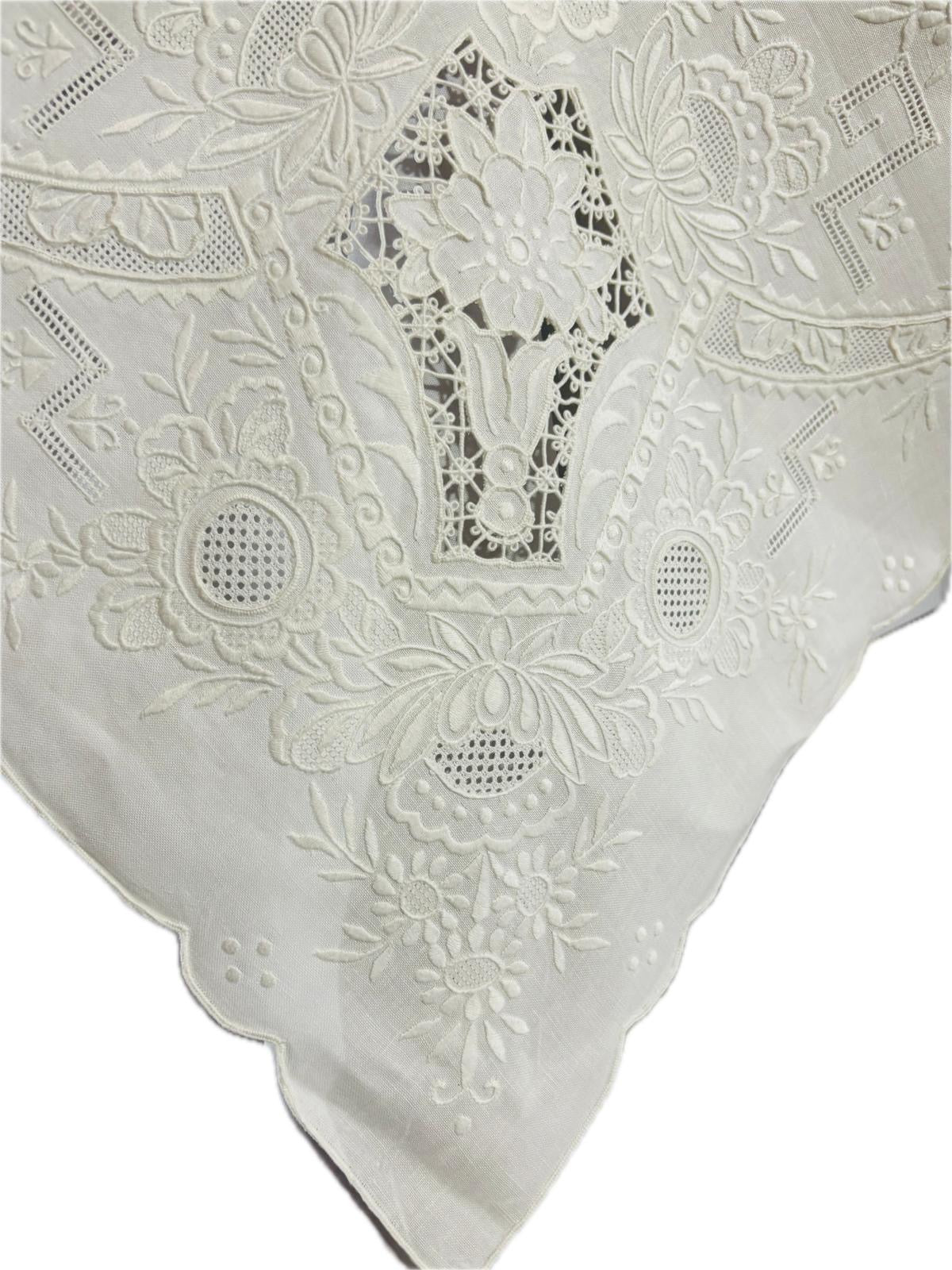 TOVAGLIA RETTANGOLARE PURO LINO BIANCO RICAMO A MANO PUNTO PIENO E INTAGLIO CM 165x257
( BR)
