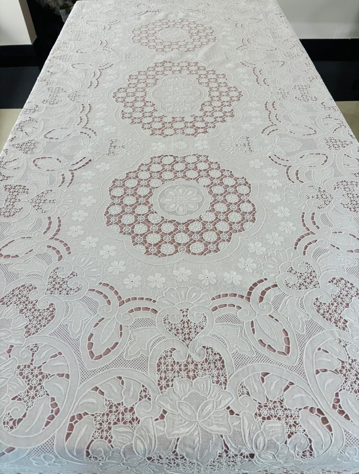 TOVAGLIA RETTANGOLARE PURO LINO BIANCO RICAMO A MANO PUNTO PIENO E INTAGLIO CM 167x265 (G.P)
