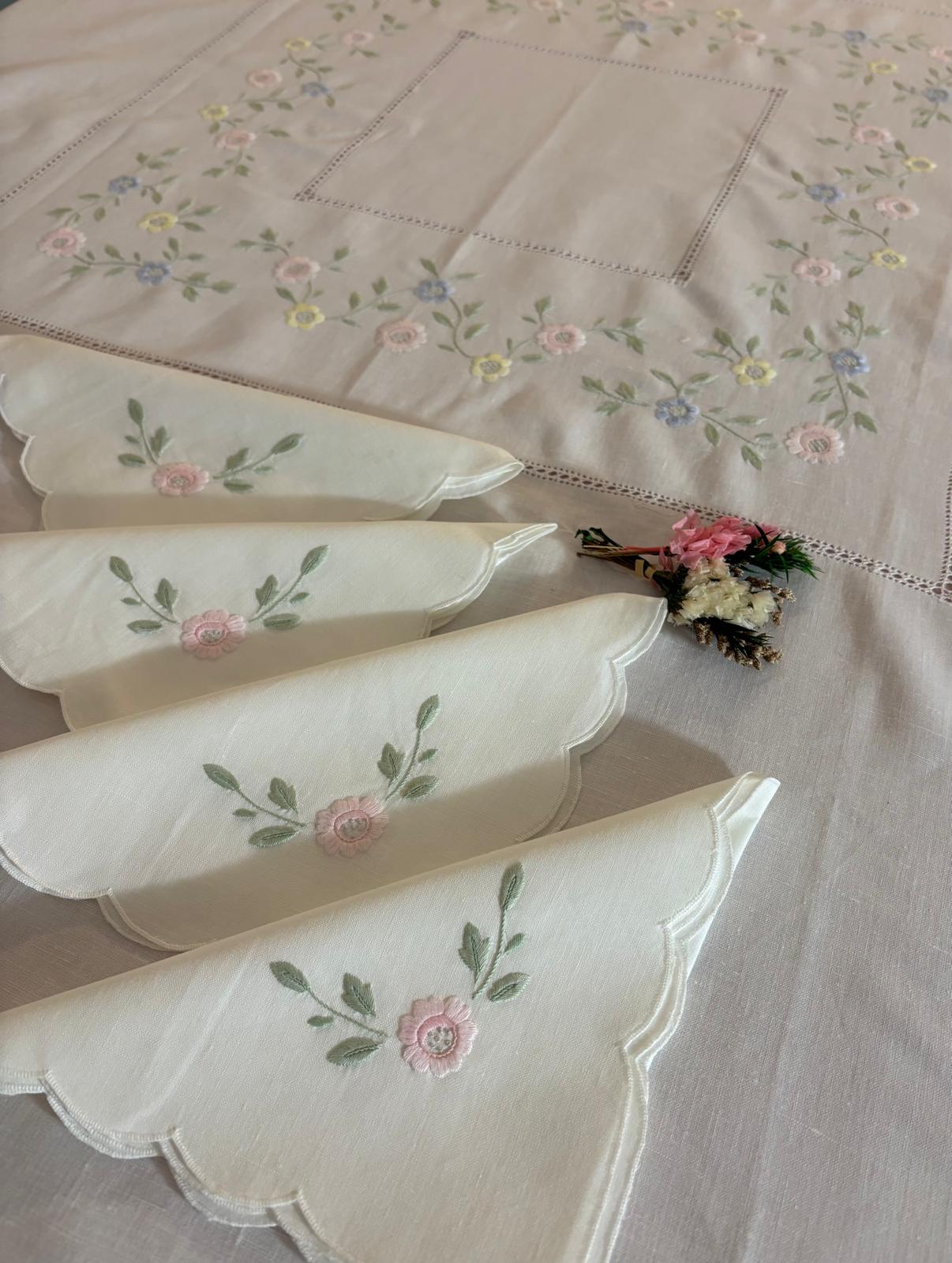 TOVAGLIA ROTONDA MISTO LINO E COTONE BIANCO RICAMO A MANO PUNTO PIENO DIAMETRO CM 175 (FM)