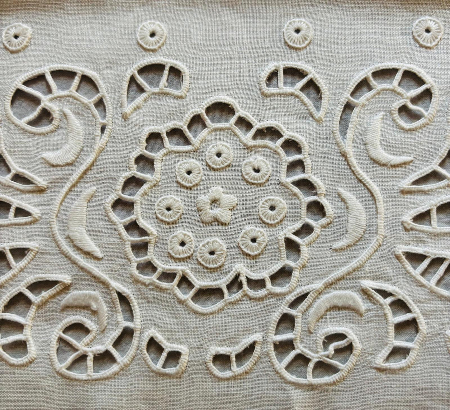 COPRILETTO PURO LINO BIANCO RICAMO A MANO INTANTO CM 235x270