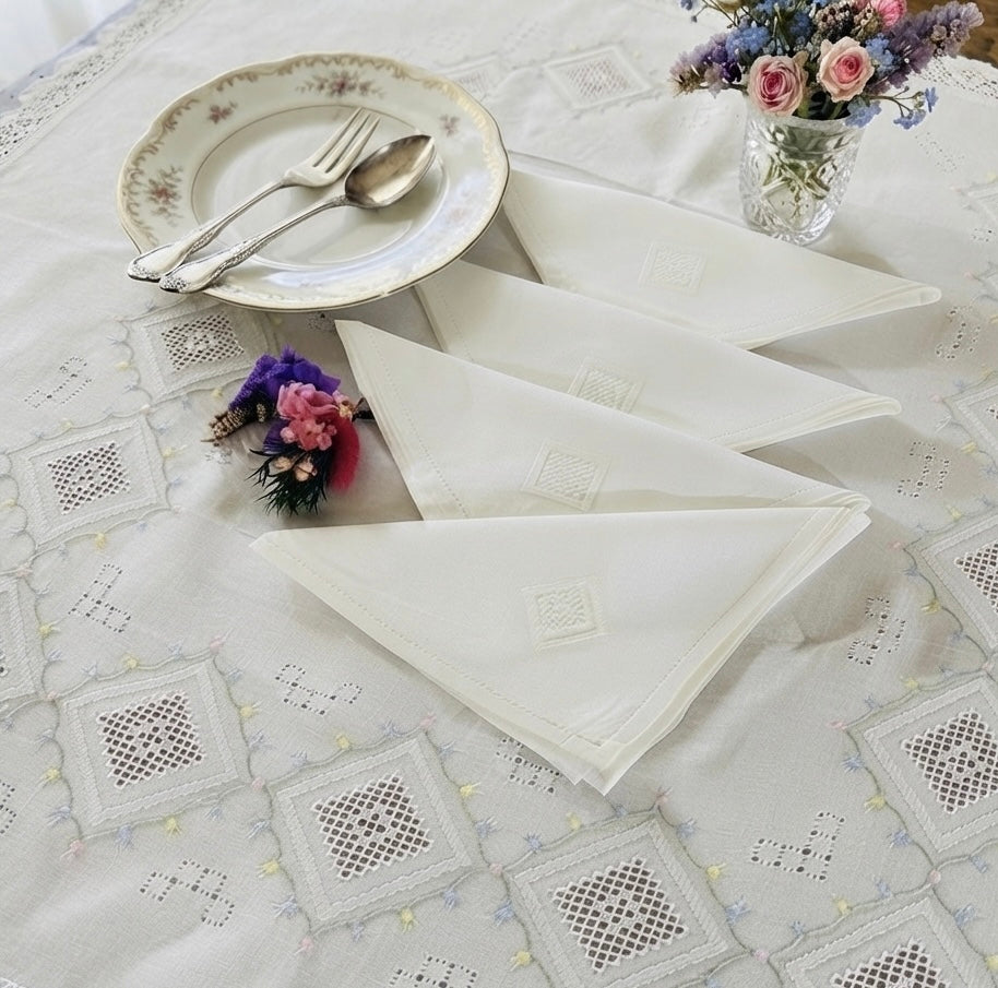 TOVAGLIA RETTANGOLARE MISTO LINO E COTONE BIANCO RICAMO A MANO PUNTO ERBA CM 160x260. (VS27)