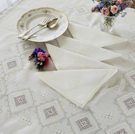 TOVAGLIA RETTANGOLARE MISTO LINO E COTONE BIANCO RICAMO A MANO PUNTO ERBA CM 160x260. (VS27)