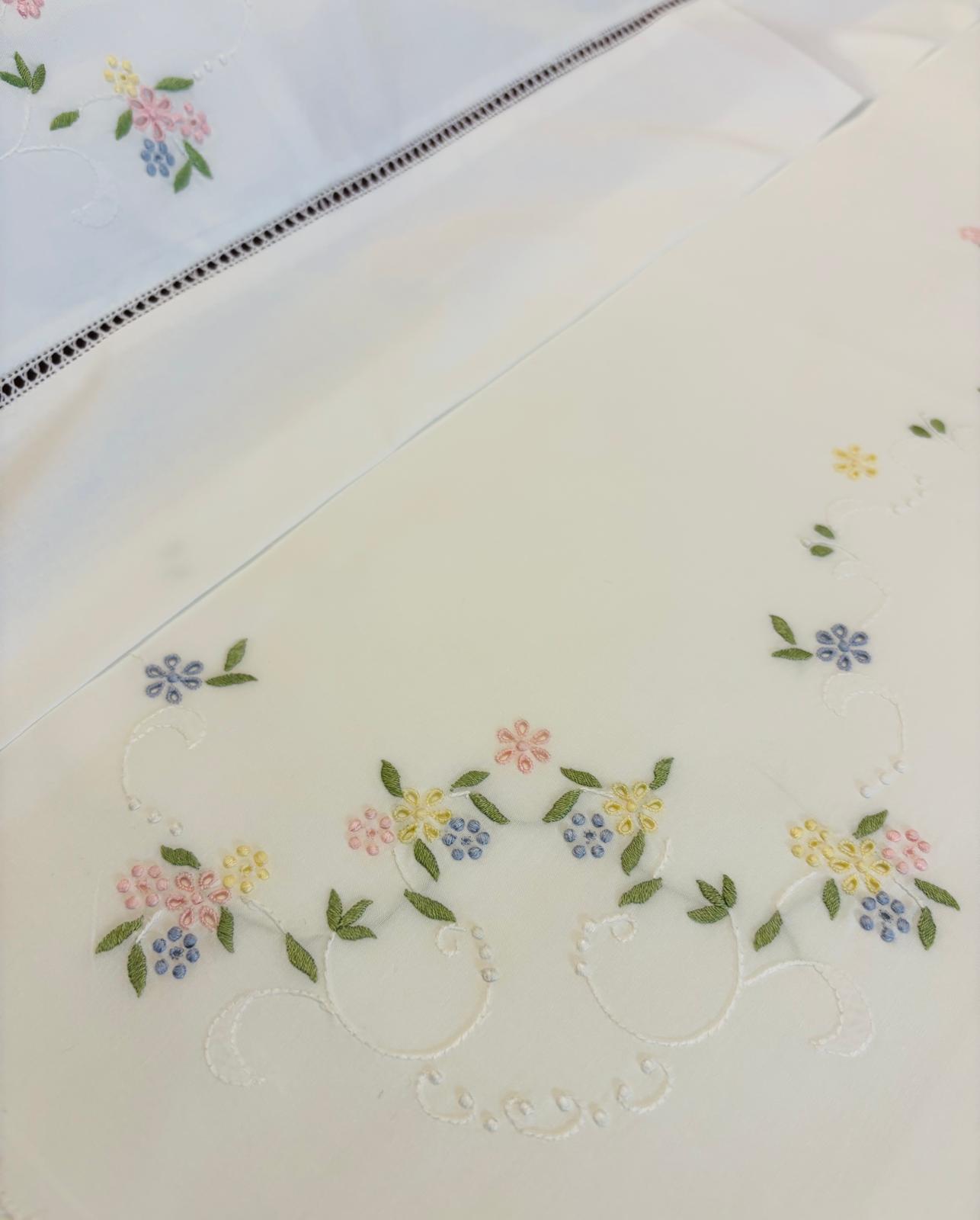 LENZUOLO COTONE PERCALLE RICAMO A MANO PUNTO PIENO CM 270x290 VAR.1