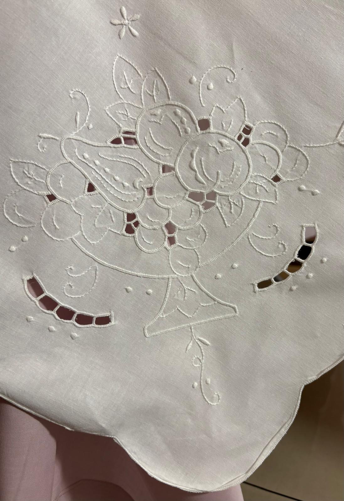 TOVAGLIA RETTANGOLARE PURO COTONE BIANCO RICAMO A MANO INTAGLIO & PUNTO PIENO CM 160x270