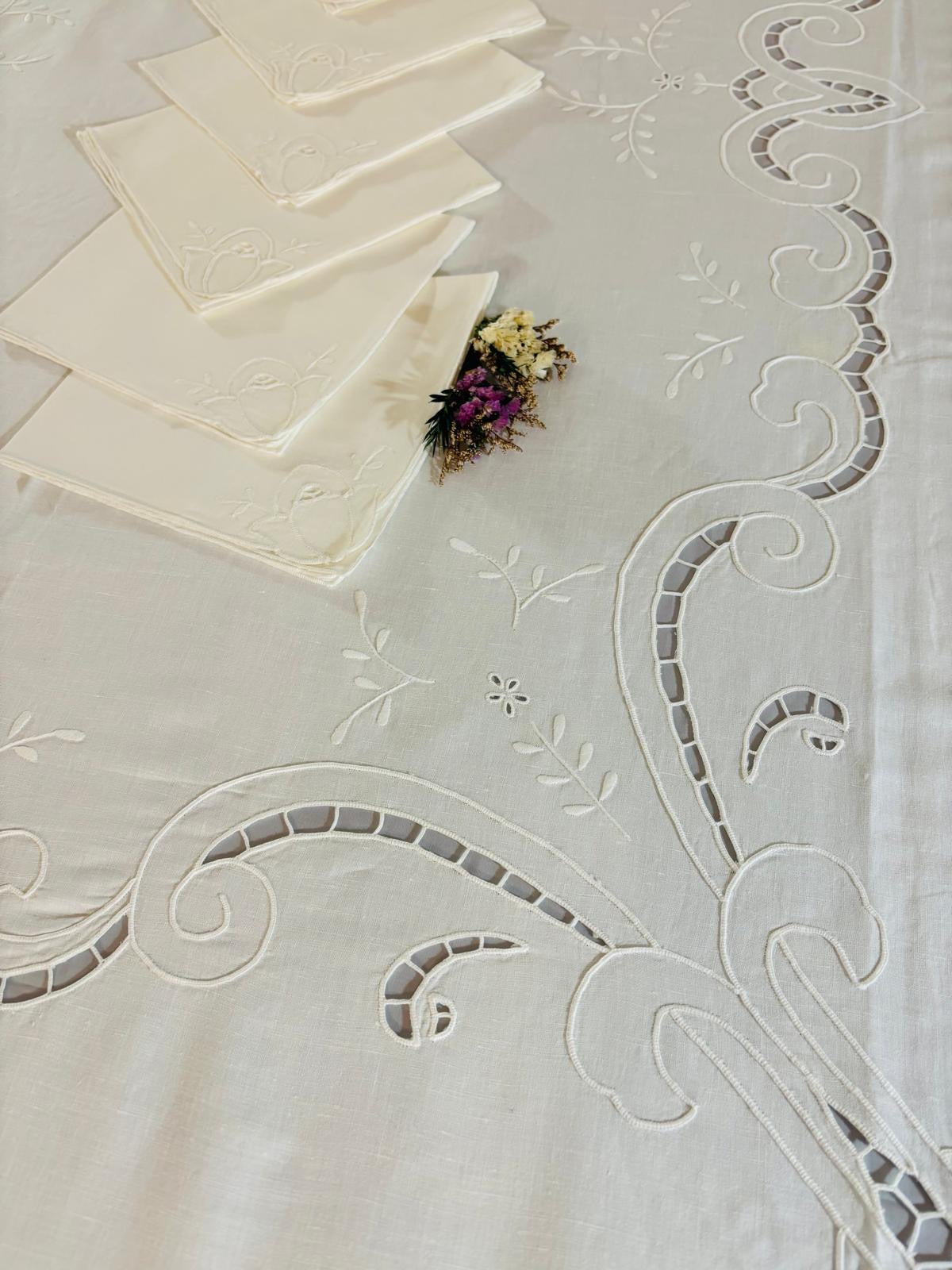 TOVAGLIA RETTANGOLARE MISTO LINO E COTONE BIANCO RICAMO A MANO INTAGLIO CM 165x268 (IL)
