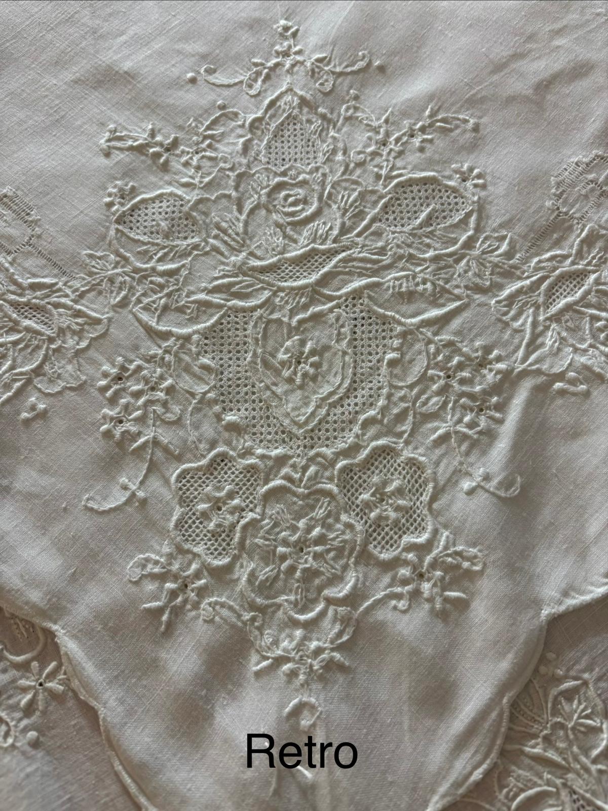 TOVAGLIA RETTANGOLARE PURO LINO BIANCO RICAMO A MANO PUNTO PIENO E SFILATO CM 165x260 (7P)