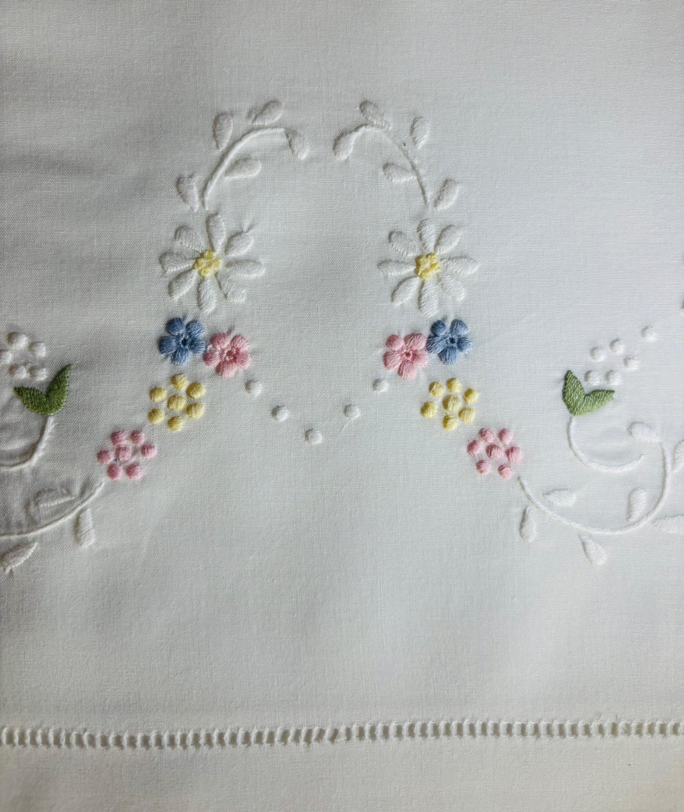 LENZUOLO COTONE PERCALLE RICAMO A MANO PUNTO PIENO BIANCO CM 270x290 VAR.2