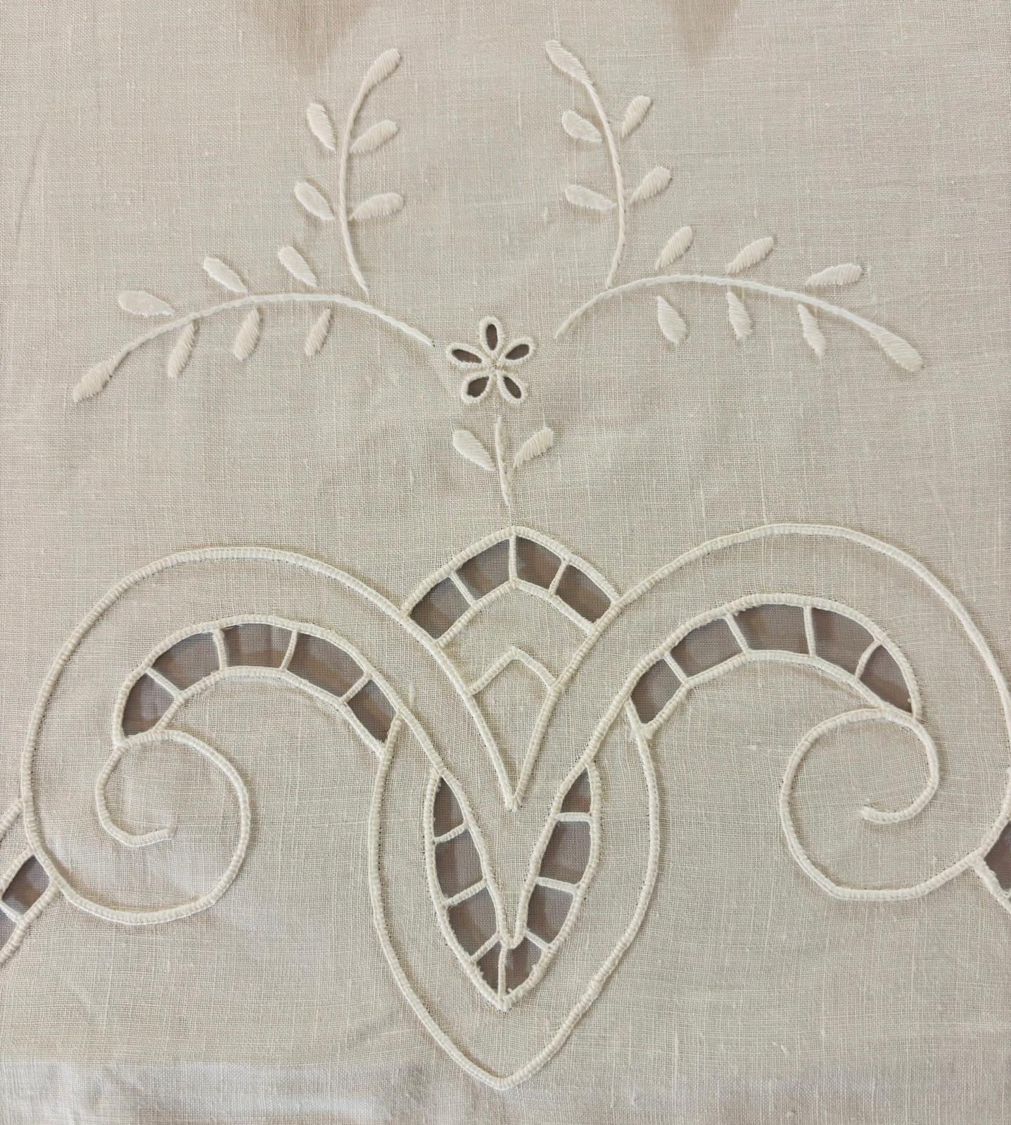 TOVAGLIA RETTANGOLARE MISTO LINO E COTONE BIANCO RICAMO A MANO INTAGLIO CM 165x268 (IL)