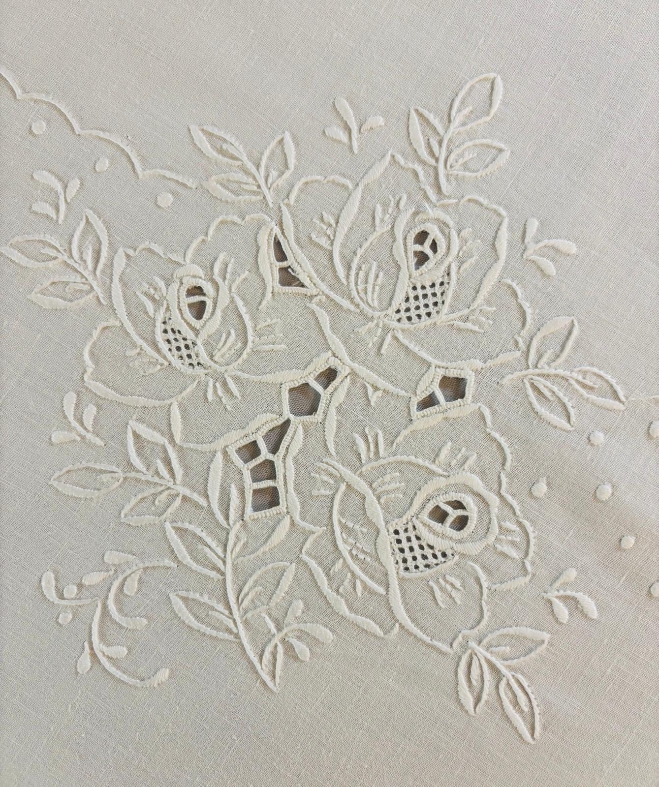 TOVAGLIA RETTANGOLARE PURO LINO BIANCO RICAMO A MANO PUNTO PIENO E INTAGLIO CM 170x265 (RS)