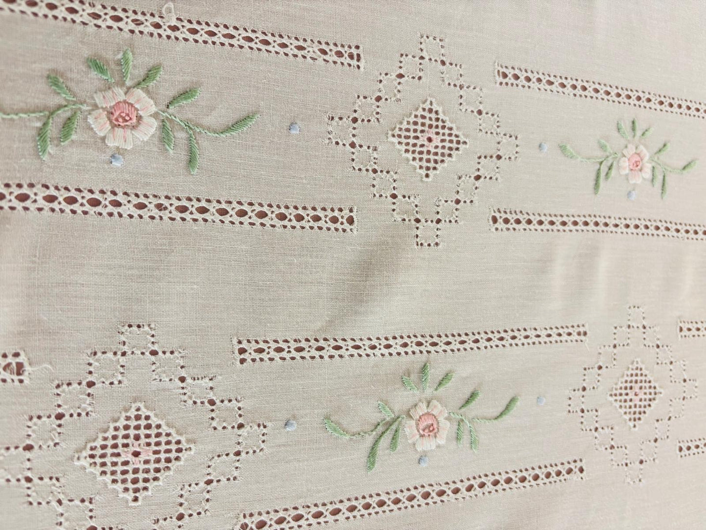 TOVAGLIA RETTANGOLARE MISTO LINO E COTONE BIANCO RICAMO A MANO PUNTO PIENO CM 170x270 (S27)