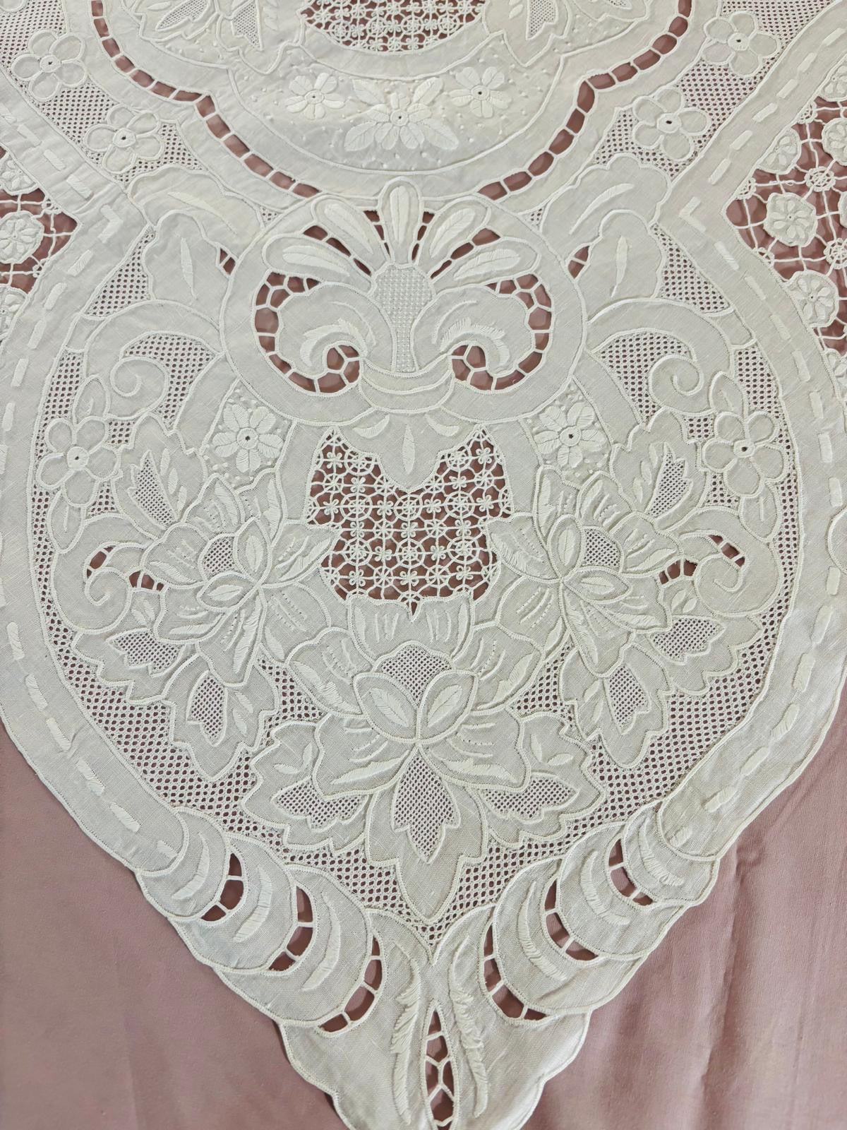 TOVAGLIA RETTANGOLARE PURO LINO BIANCO RICAMO A MANO PUNTO PIENO E INTAGLIO CM 167x265 (G.P)