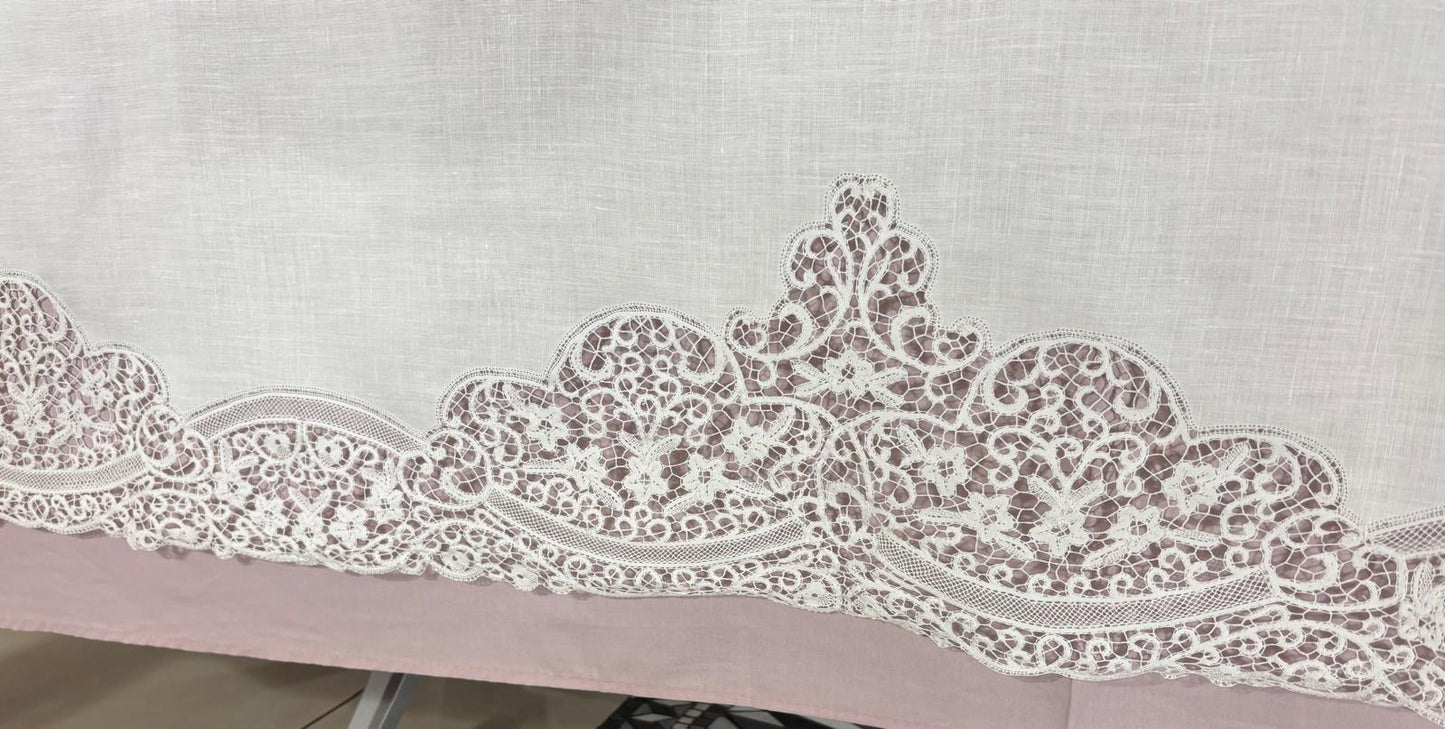 TOVAGLIA QUADRATA PURO LINO BIANCO RICAMO A MANO E PIZZO BURANO CM 170x170  (BQ)