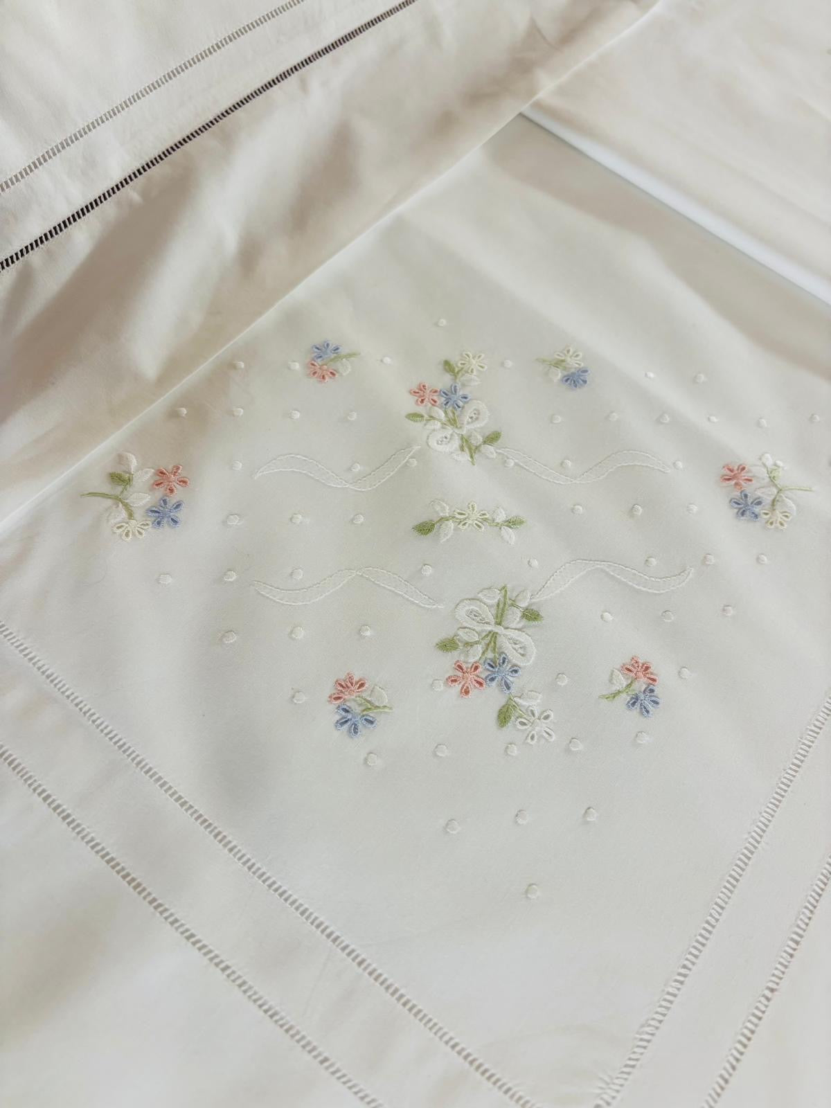 LENZUOLO COTONE PERCALLE RICAMO A MANO PUNTO PIENO CM 270x290 VAR.3
