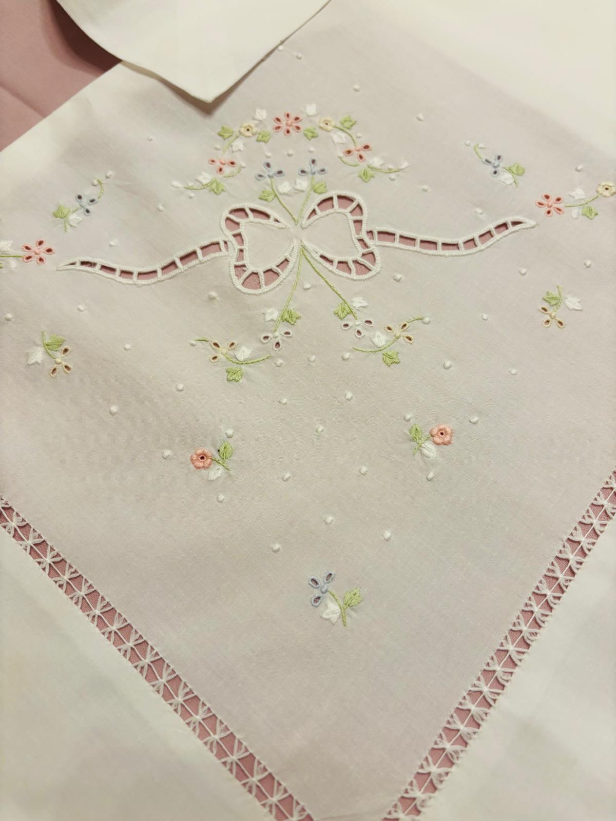 LENZUOLO COTONE PERCALLE RICAMO A MANO PUNTO PIENO E INTAGLIO BIANCO CM 270x290