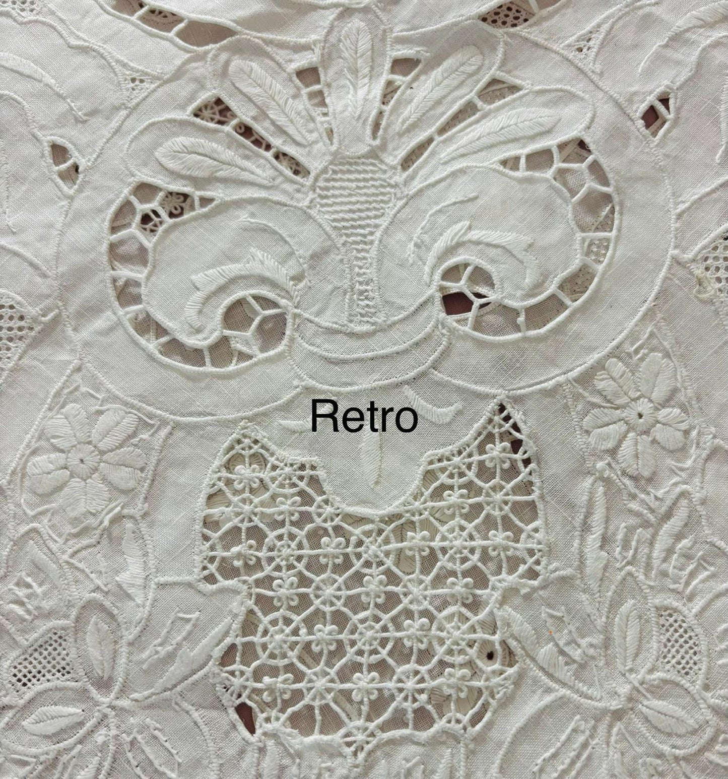 TOVAGLIA RETTANGOLARE PURO LINO BIANCO RICAMO A MANO PUNTO PIENO E INTAGLIO CM 167x265 (G.P)