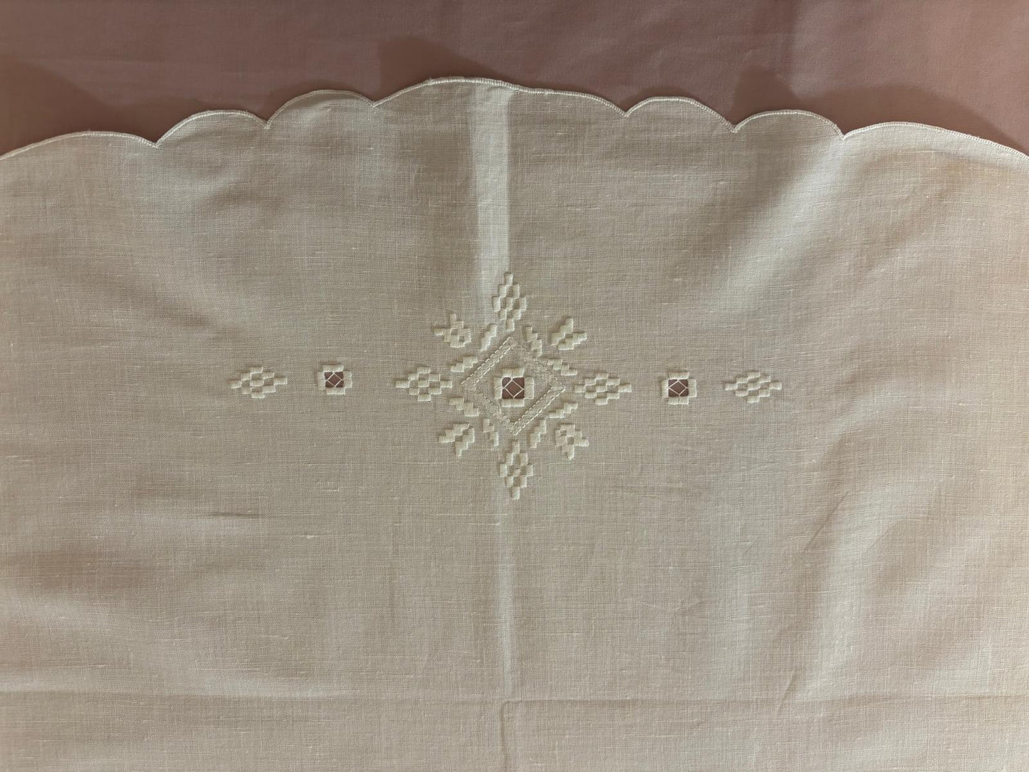 TOVAGLIA ROTONDA MISTO LINO E COTONE BIANCO RICAMO A MANO GEOMETRICO PUNTO PIENO DIAMETRO CM 170