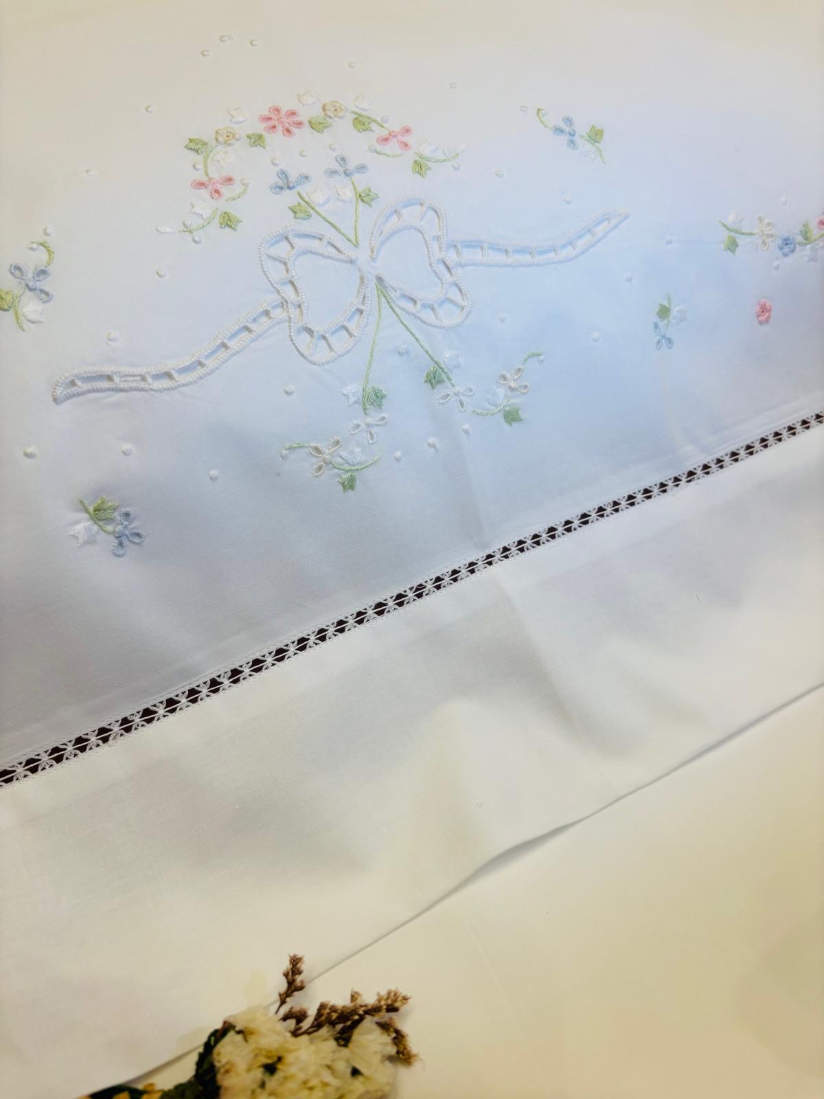LENZUOLO COTONE PERCALLE RICAMO A MANO PUNTO PIENO E INTAGLIO BIANCO CM 270x290