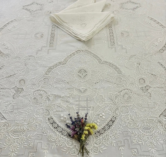 TOVAGLIA RETTANGOLARE PURO LINO BIANCO RICAMO A MANO PUNTO PIENO E INTAGLIO CM 165x257
( BR)