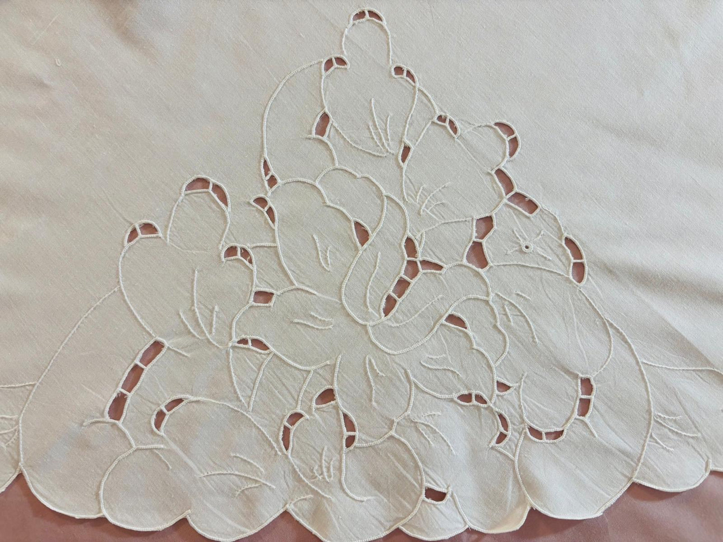 TOVAGLIA ROTONDA PURO COTONE BIANCO RICAMO A MANO INTAGLIO E PUNTO PIENO DIAMETRO CM 170 (F.P)