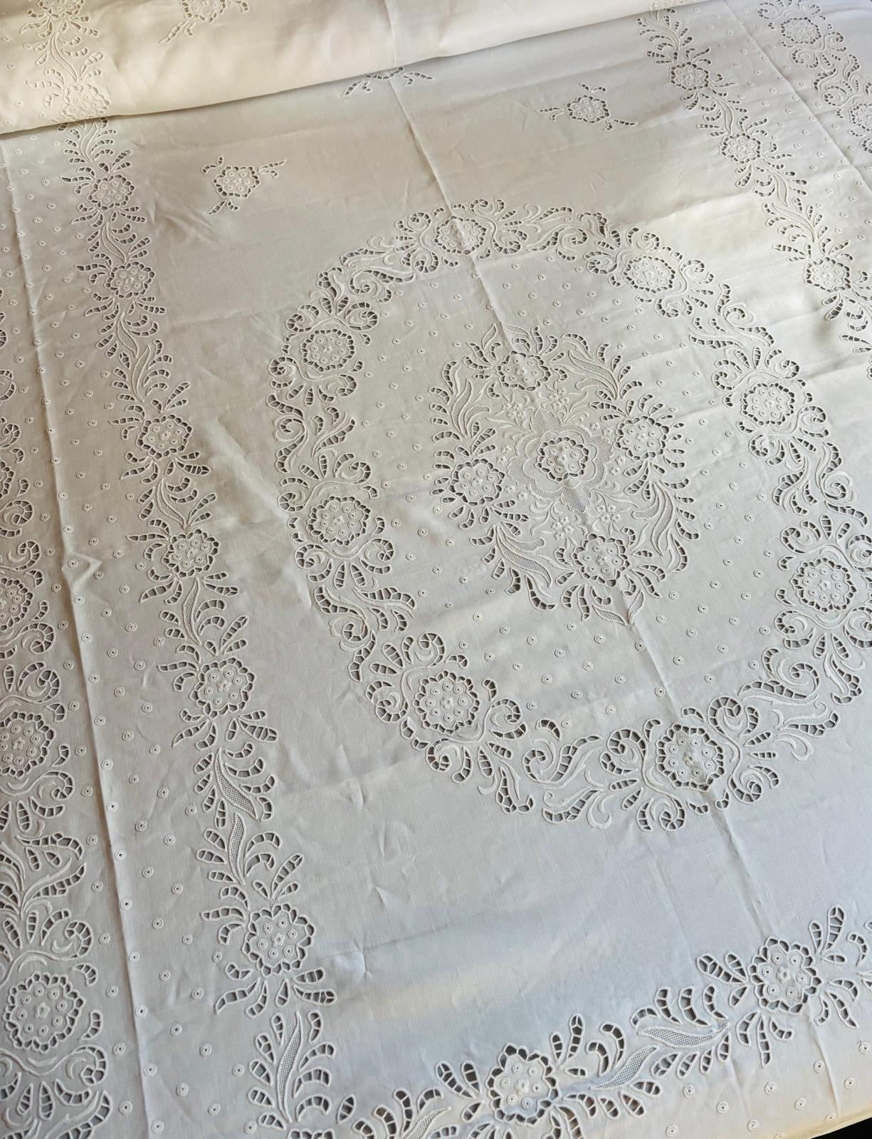 COPRILETTO PURO LINO BIANCO RICAMO A MANO INTANTO CM 235x270